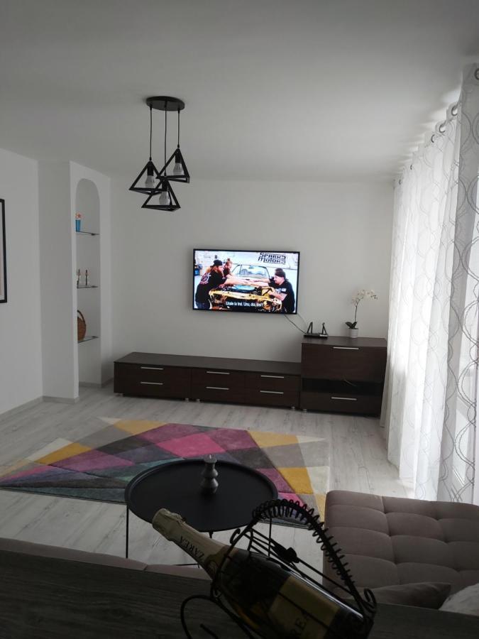 Chic Apartament Deva Exteriör bild