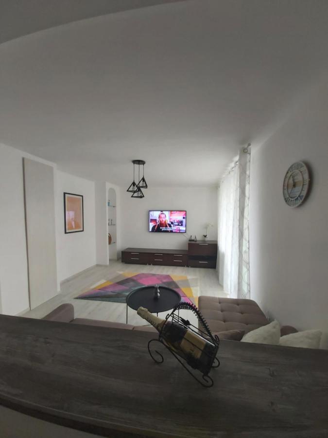 Chic Apartament Deva Exteriör bild