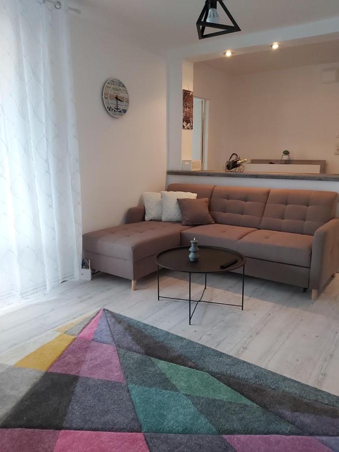 Chic Apartament Deva Exteriör bild
