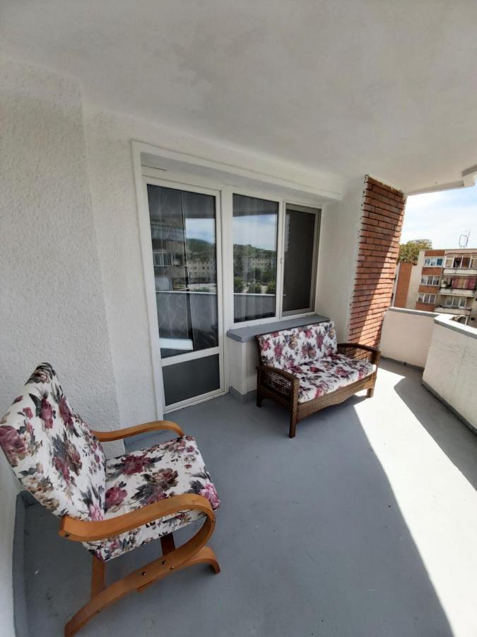 Chic Apartament Deva Exteriör bild