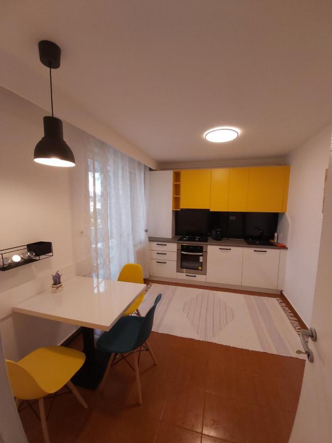 Chic Apartament Deva Exteriör bild